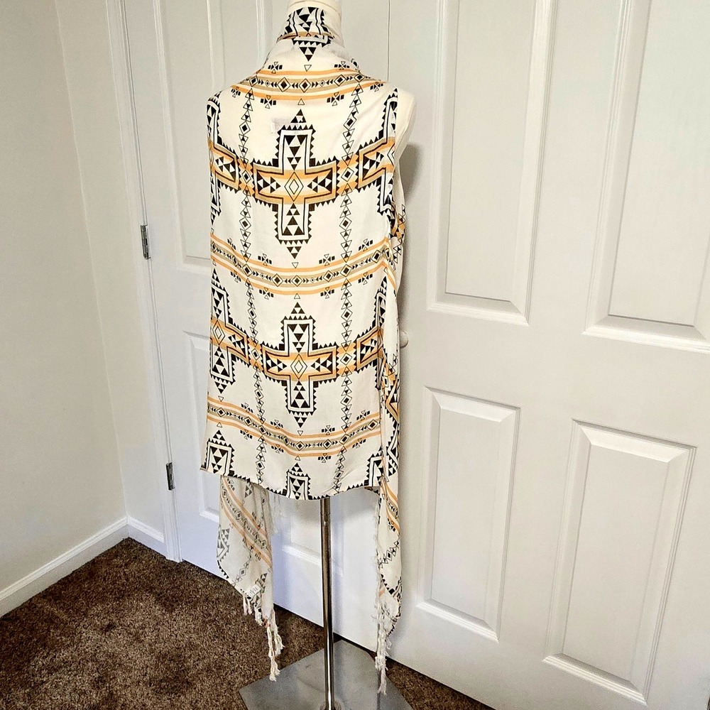 Ariat Desert Dream Vest Womens One Size Cream Geometric Fringe 10034905 - Picture 3 of 5